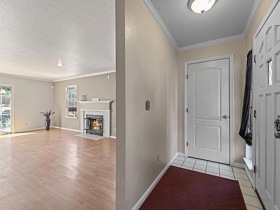 5th image of 899 New Bedford Pl