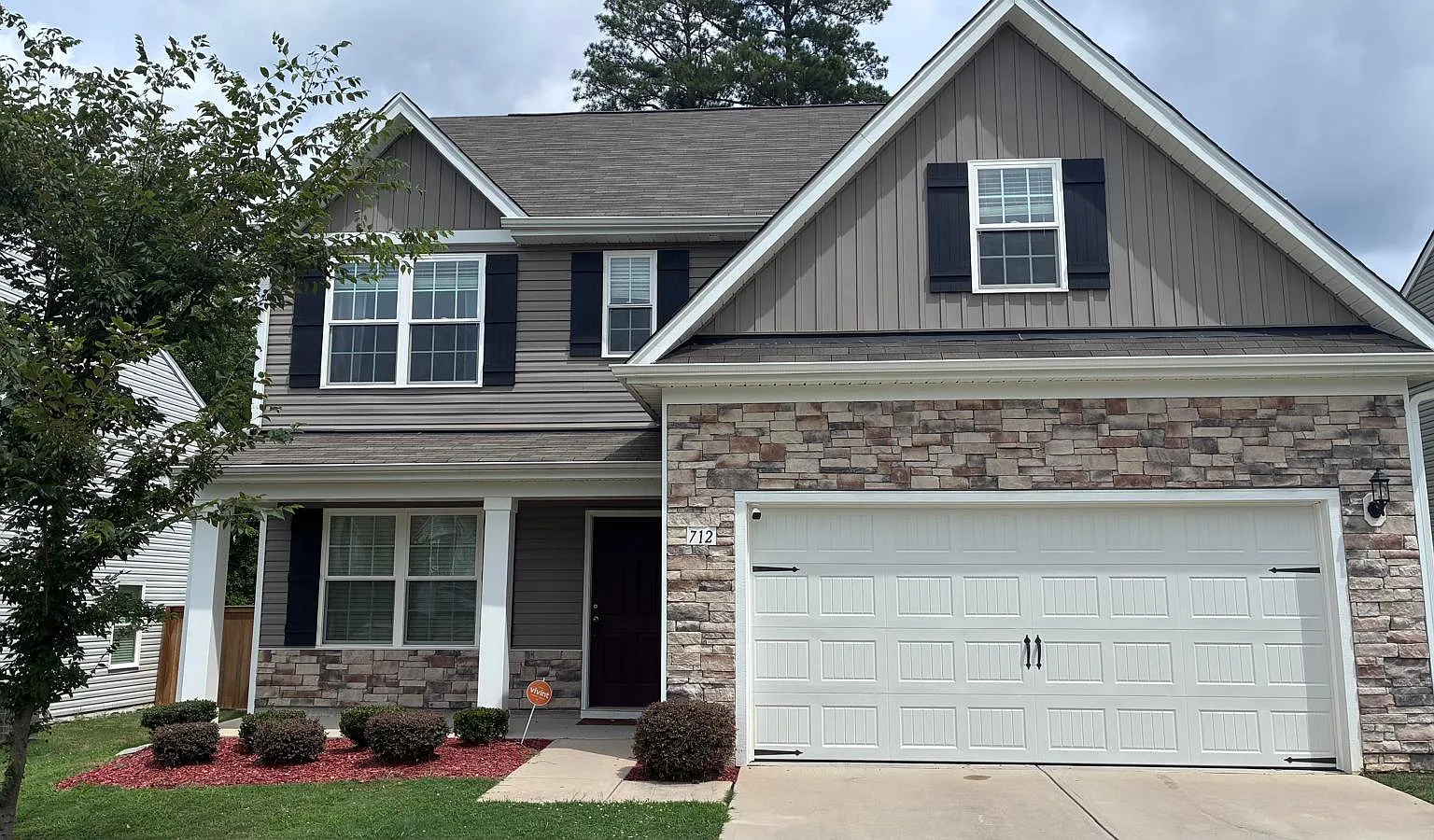 4 bed, 2368 sqft, $2,125 — Photo 1