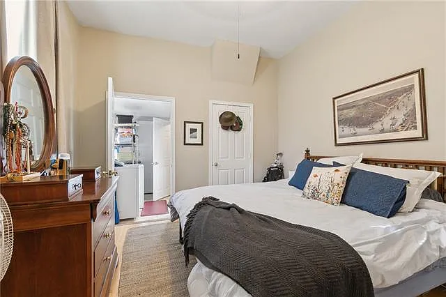 637 S Alexander St — Photo 9