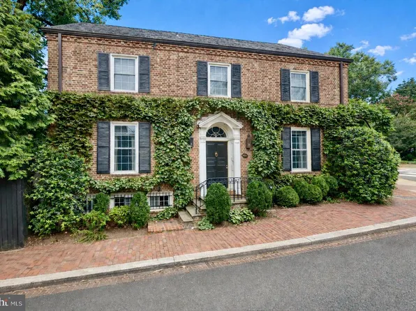 1698 32nd St NW, Washington, DC 20007