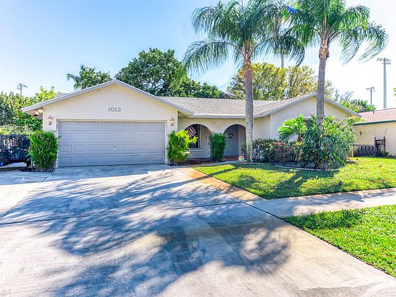 2nd image of 1013 Alamanda Dr