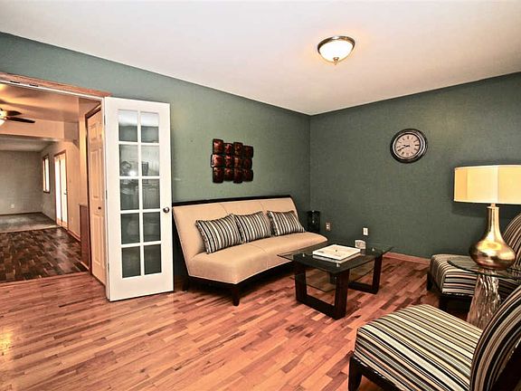 2nd image of 6379 Oriole Dr
