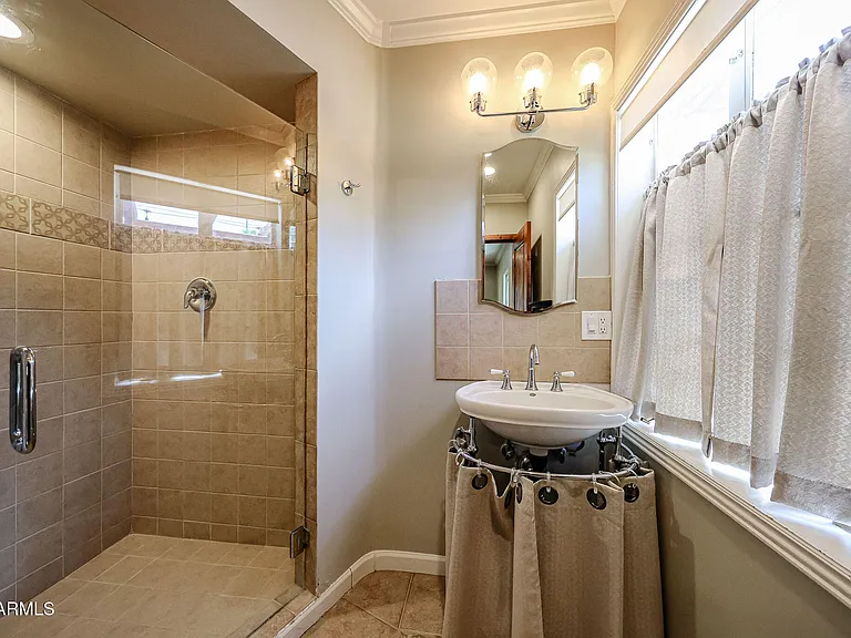 1317 W Holly St — Photo 13