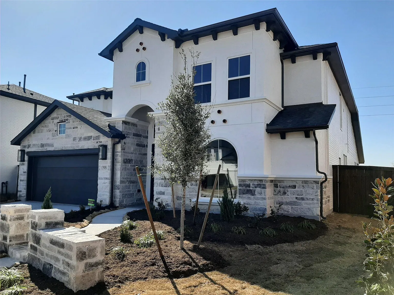 4 bed, 3.0 bath, 3325 sqft, $4,200 — Photo 3