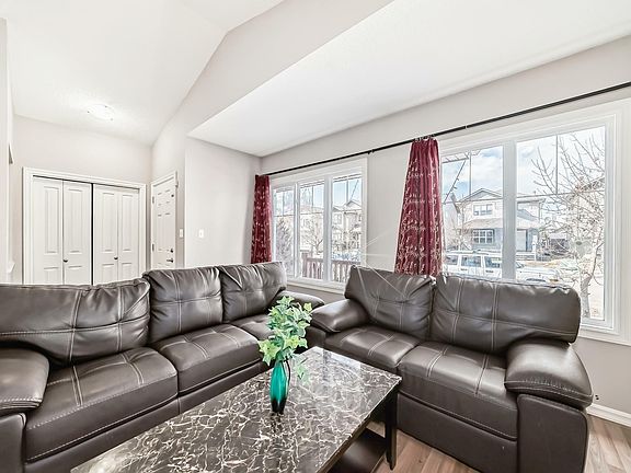 5th image of 2333 28a Ave NW