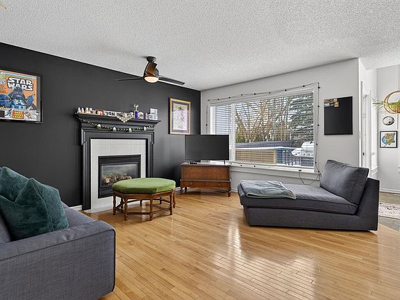 3rd image of 24 Forrest Pl