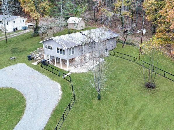 318 Red Bud Ln, Decatur, AL 35603