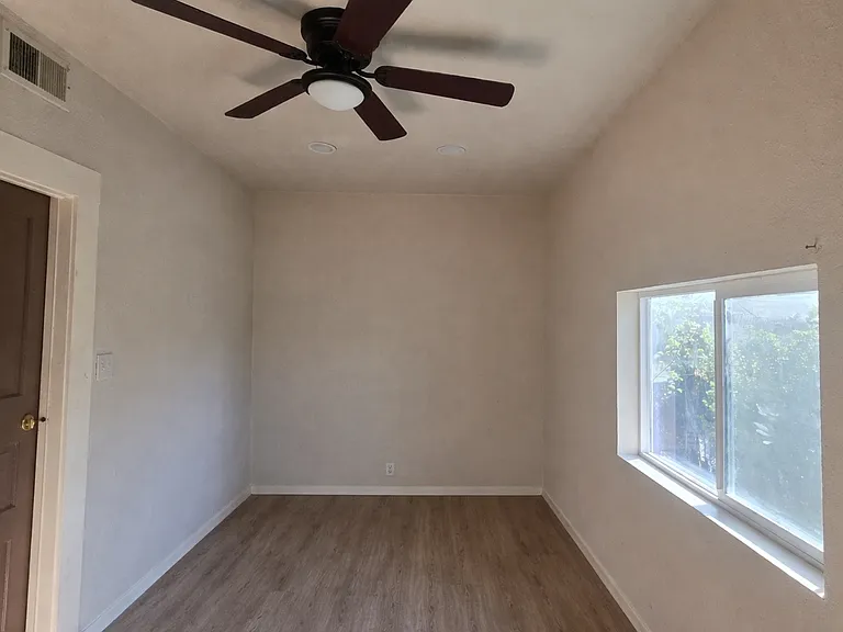 837 N G St #6 — Photo 5