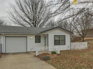 1304 N Harvey Dr, Olathe, KS 66061