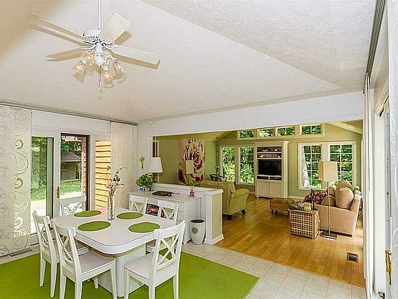 Breakfast Area/Room.