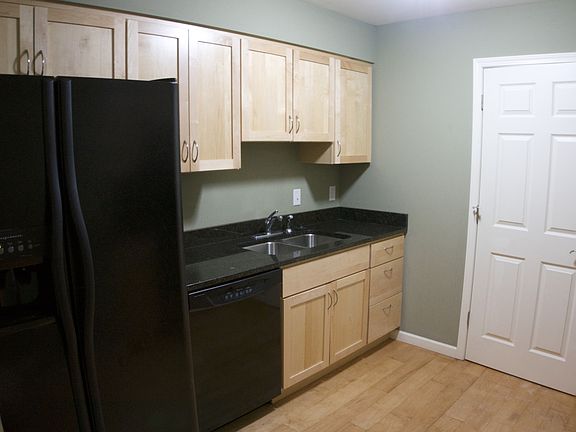 4th image of 458 Fulton St E #5