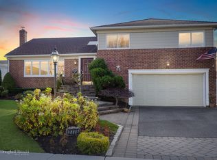 2775 Harbor Rd, Merrick, NY 11566