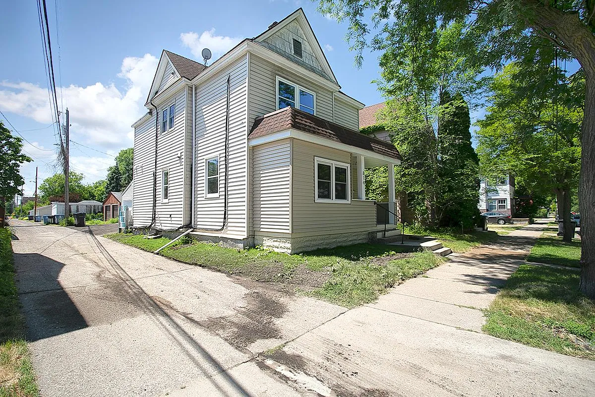 Building Photo - 814 26th Ave NE #1