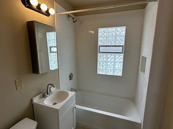 4th image of 819 E Wright St #819A