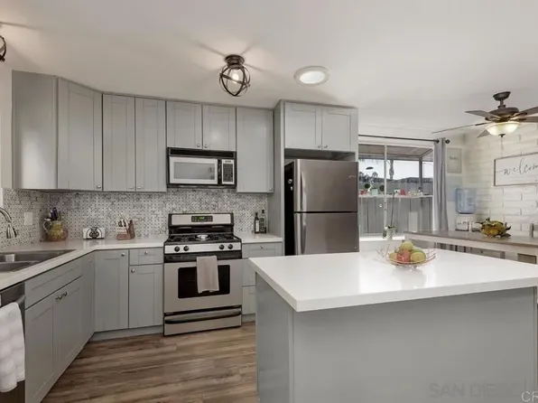 810 E Washington Ave APT A, Escondido, CA 92025