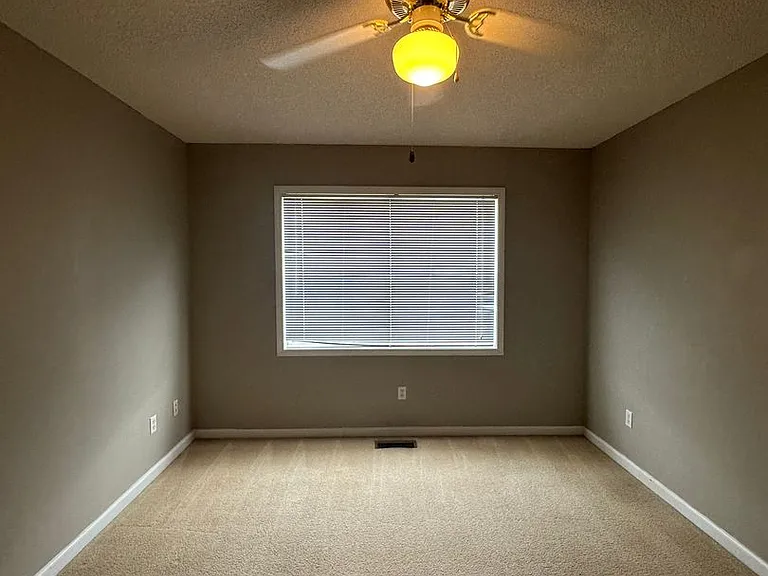 206 Foxchase Ln — Photo 11