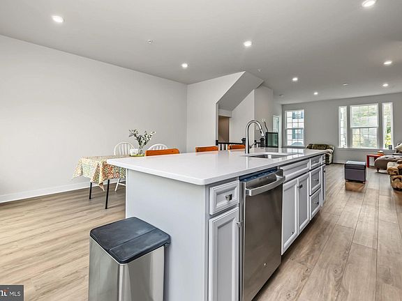 4th image of 130 Arcadia Way