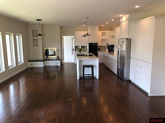 4th image of 38 Jonathon Dr