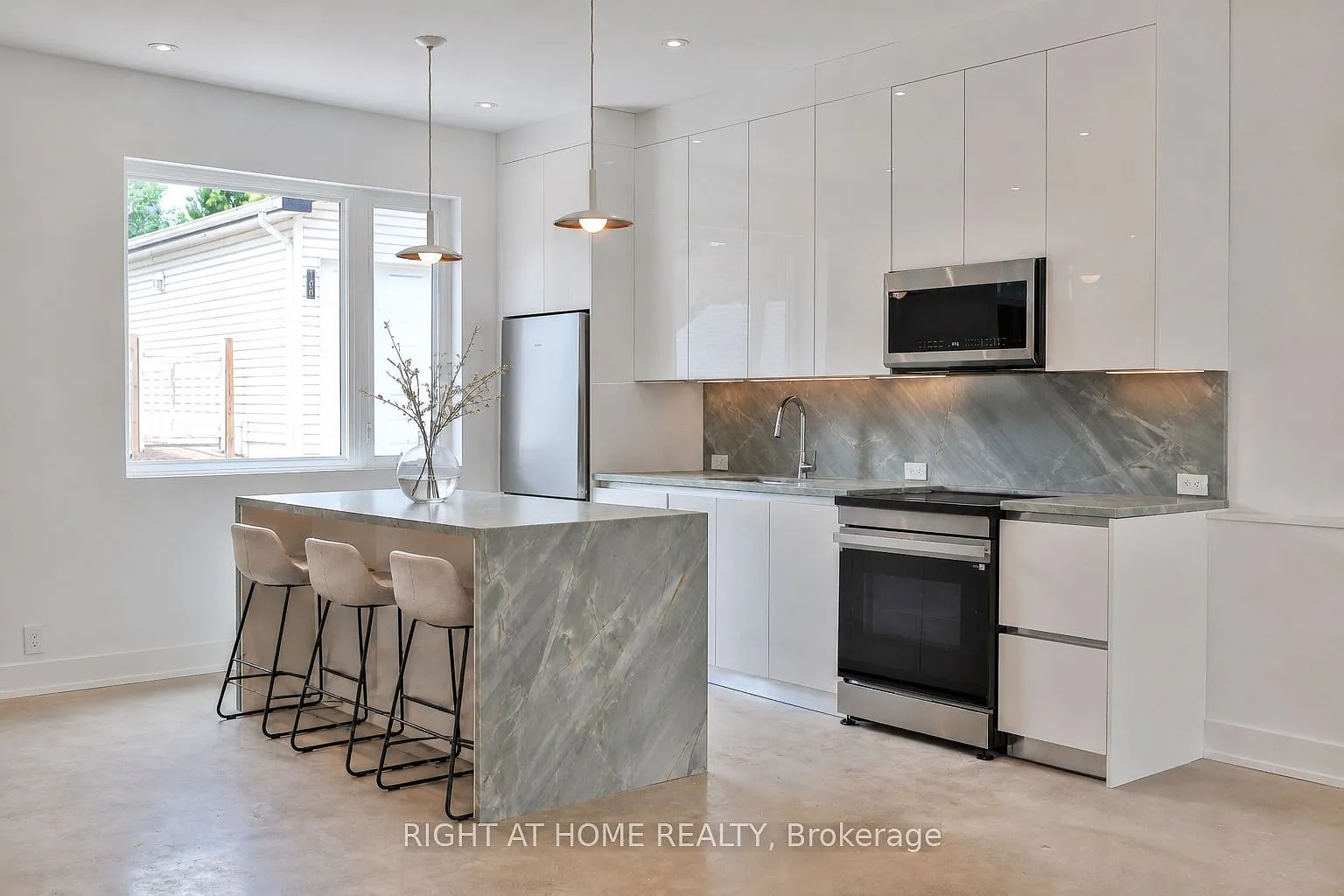 2 bed, $4,650 — Photo 2