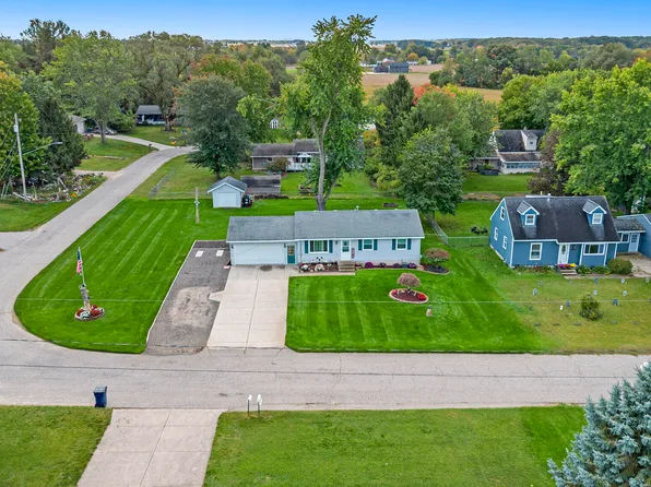 1652 Margaret Dr, Dorr, MI 49323