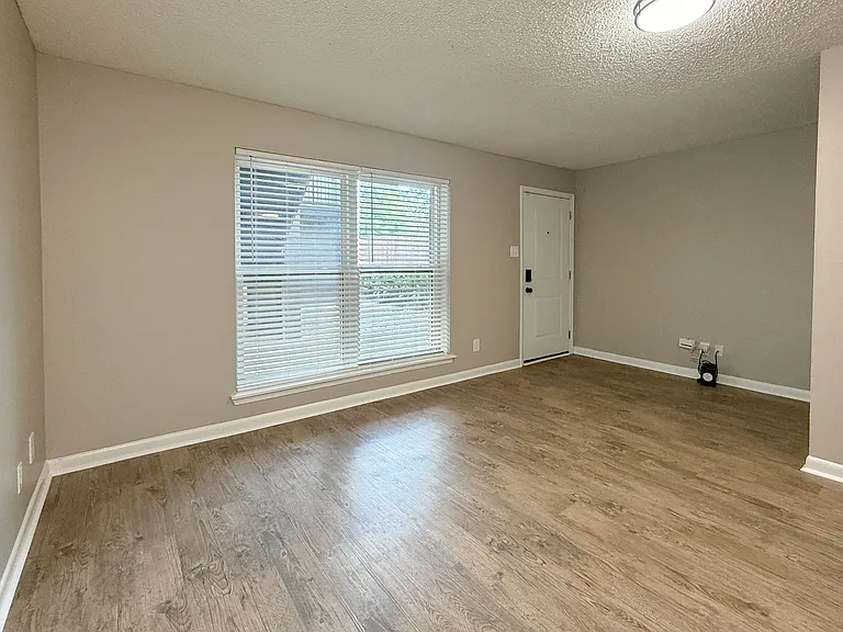 Ingleside Gardens Apartments — Photo 18