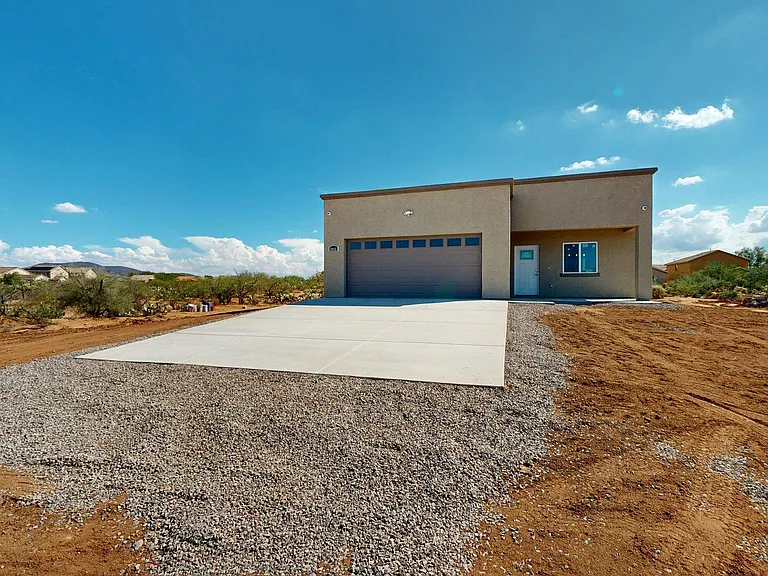 7095 W Los Reales Rd — Photo 1