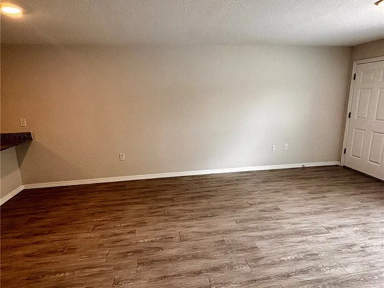 9437 N Travis Dr — Photo 6