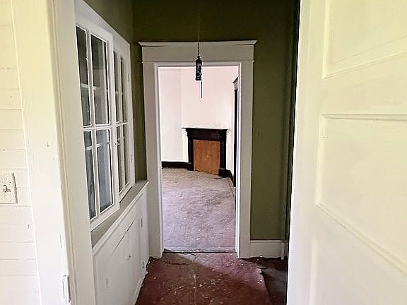 17th image of 211 E Main St