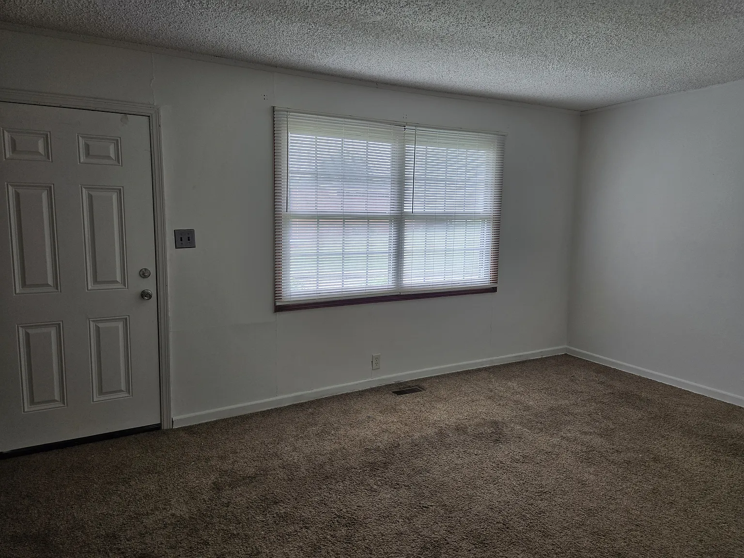 1738 Reynolds St — Photo 3