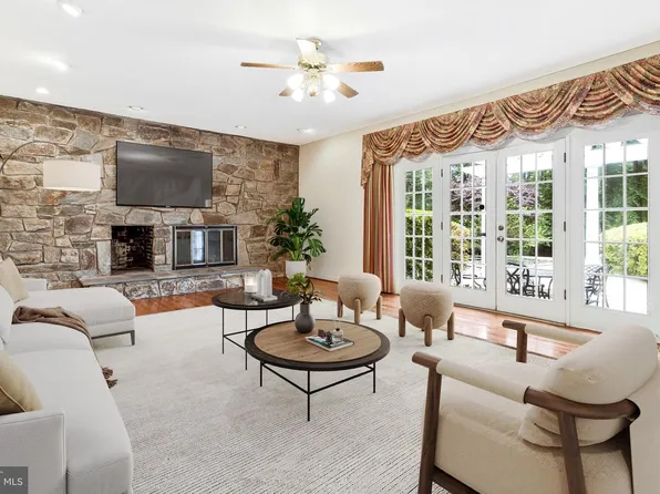 10009 New London Dr, Potomac, MD 20854