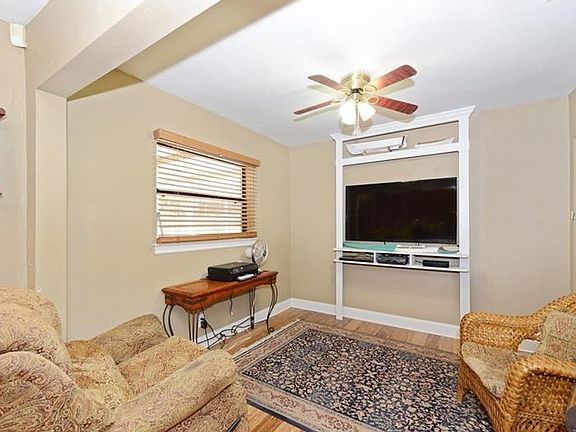 4th image of 741 69th Ave S