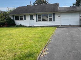 8 Rosewood Rd, Edison, NJ 08817