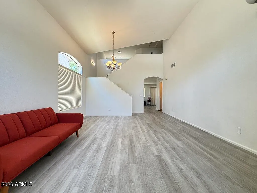 3 bed, 2.5 bath, 1982 sqft, $2,300 — Photo 2