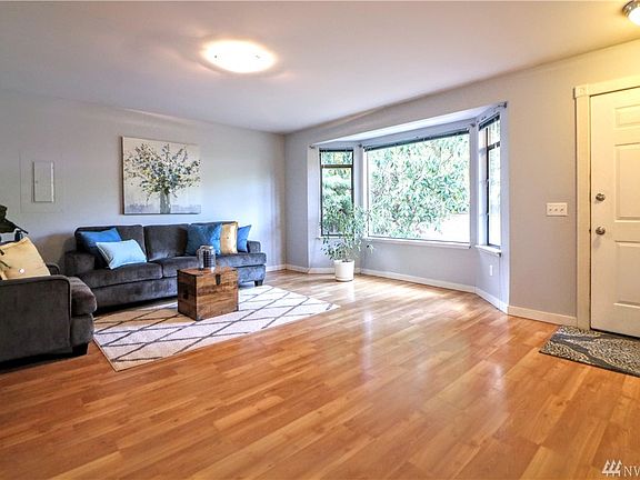 3rd image of 15907 Lawrence Pl SE