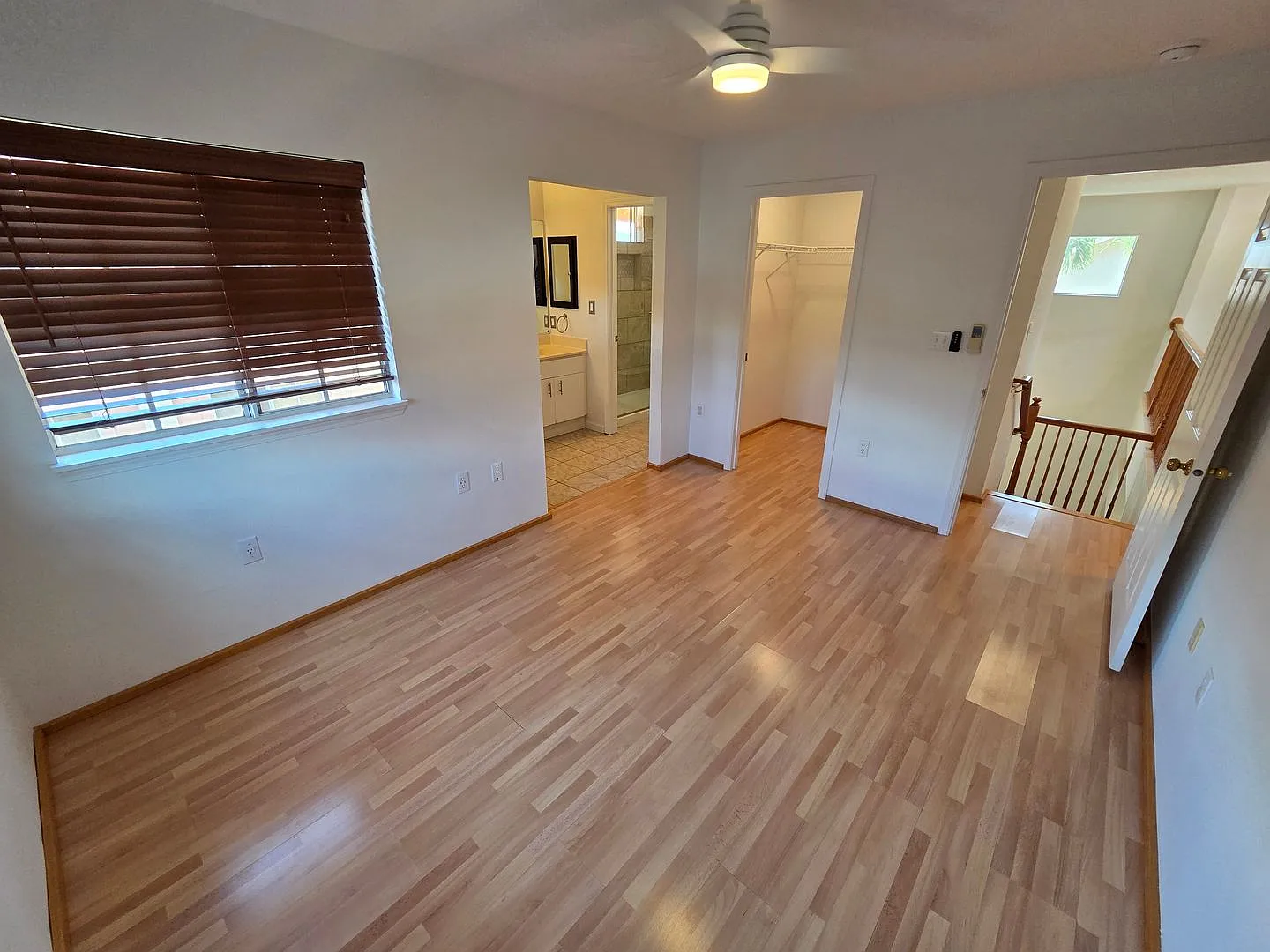 Spacious 2-Bedroom Home with loft in Tropics at Waikele with 2 car Garage — Photo 4