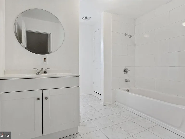 2nd Floor Full Bath