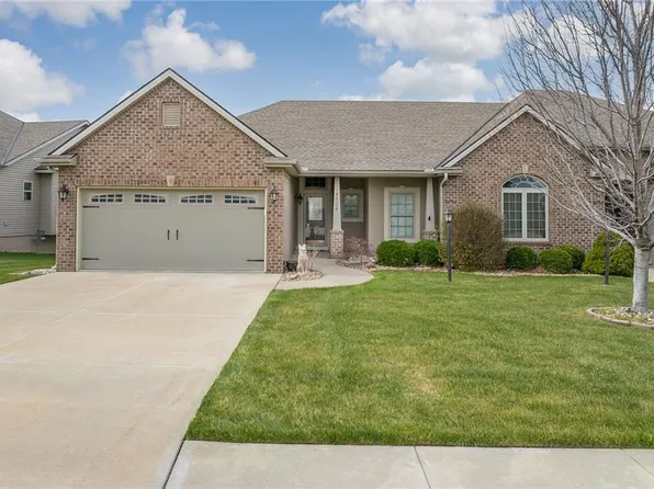 4504 Stonebridge Dr W, Saint Joseph, MO 64505