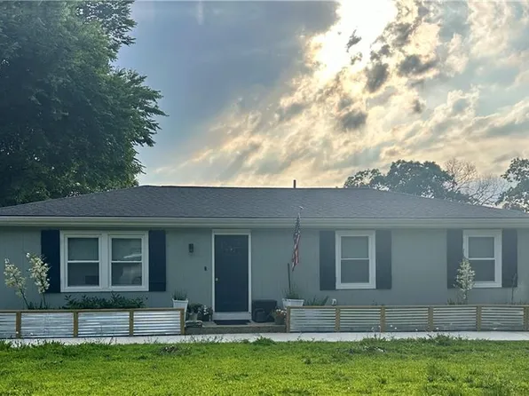 240 S 100th St, Edwardsville, KS 66111