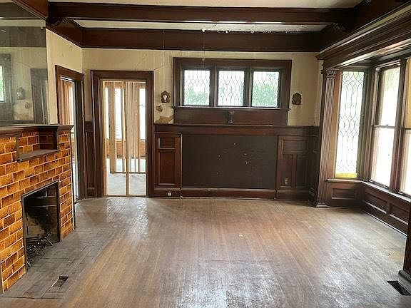 5th image of 444 W Downer Pl