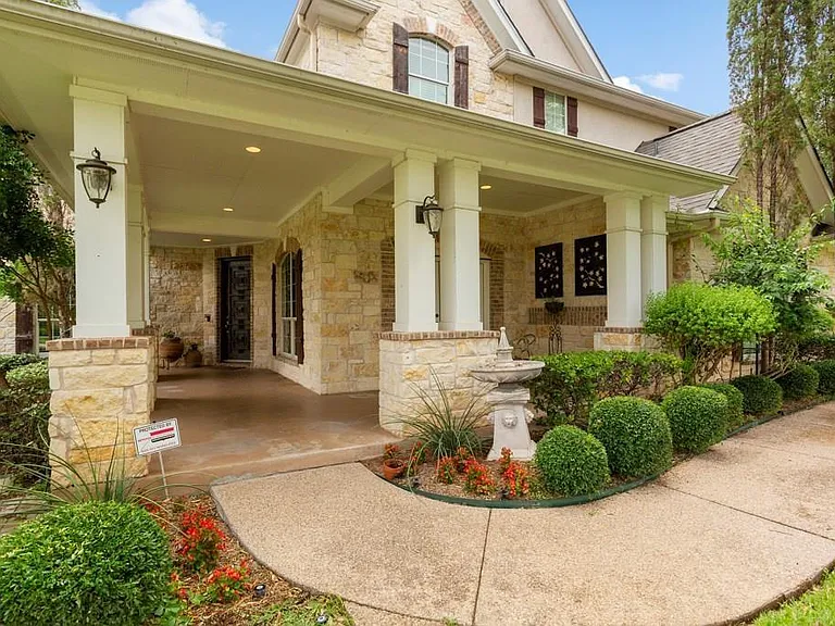 1442 River Forest Dr — Photo 3
