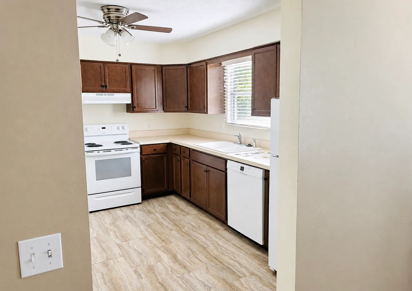 3 bed, 1500 sqft, $1,800 — Photo 1