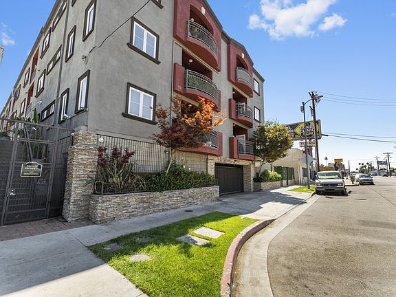 2nd image of 11124 Burbank Blvd APT 303