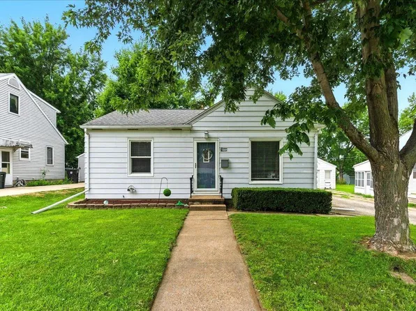 1611 Schreiber St, Cedar Falls, IA 50613