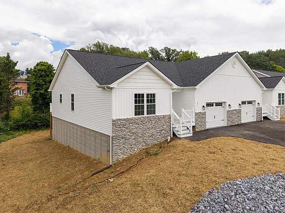 2nd image of 301 Willow Oaks Dr