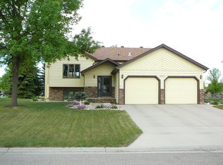 2833 29th St S, Moorhead, MN 56560