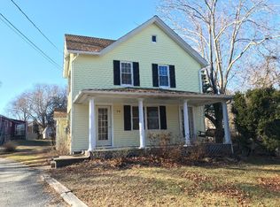79 Miner Rd, Saunderstown, RI 02874