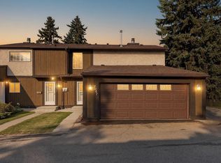 7047 32nd Ave NW, Edmonton, AB T6K2K9
