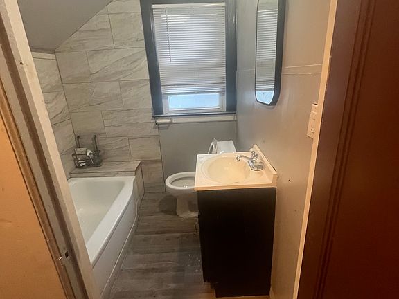 4th image of 12019 Woodmont Ave #2