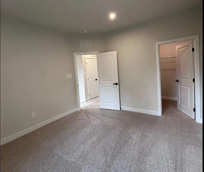 8020 Lake Laurel Ln #B — Photo 2