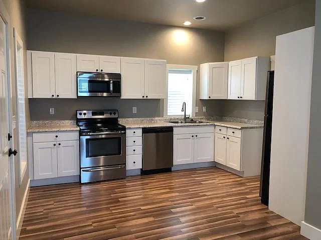 3256 E Eisenhower Blvd — Photo 3